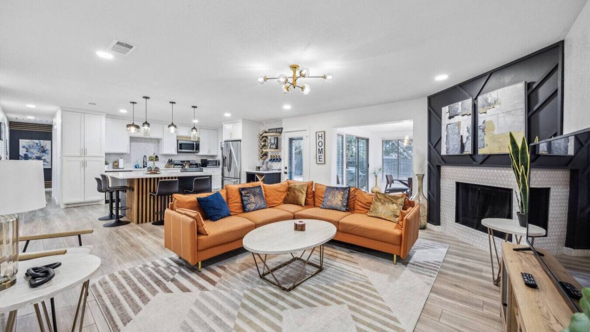 Bedford House | Stylish Renovated 4BD in Bedford + Grill!
