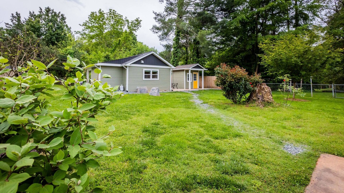 Sunset Road Cottage | Stylish renovated cozy cottage studio in quiet neighborhood 10 minutes to Uptown