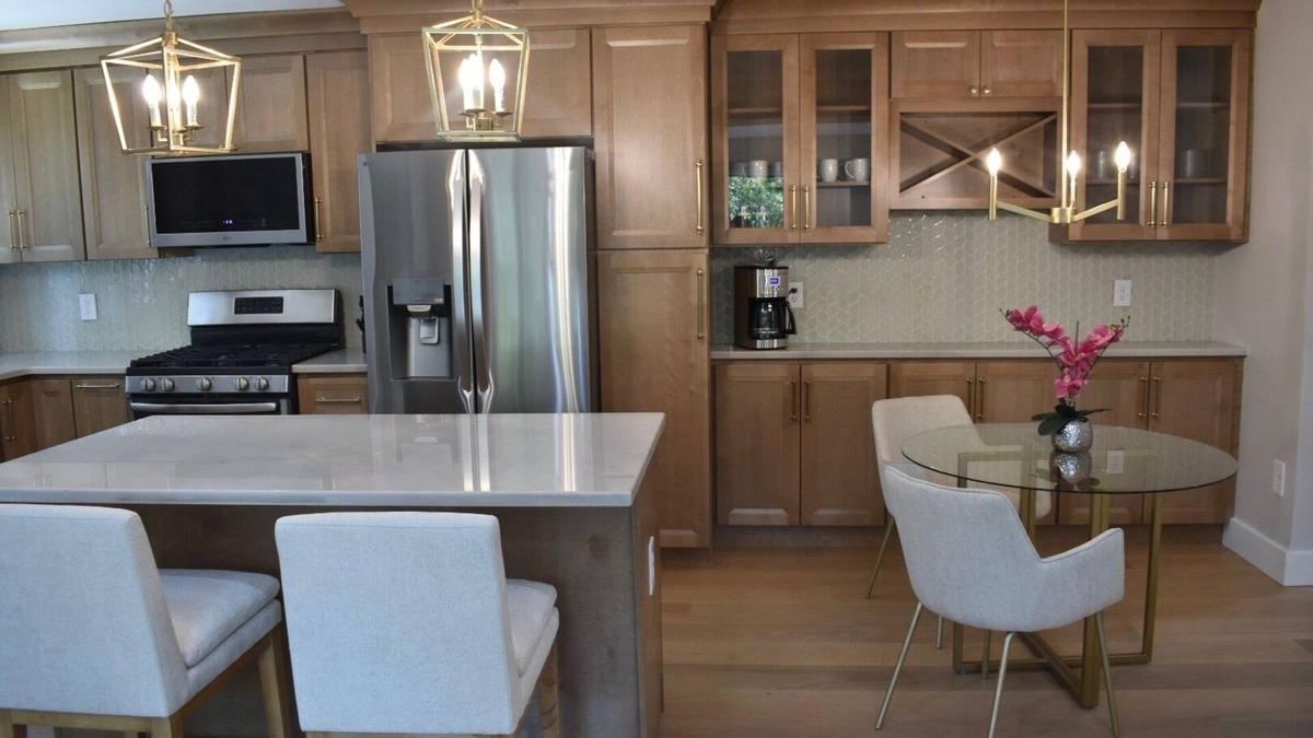 Troy House | Stylish Renovated Ranch, 4 Bed/3.5 Bath, North Troy in Private Cul-de-Sac