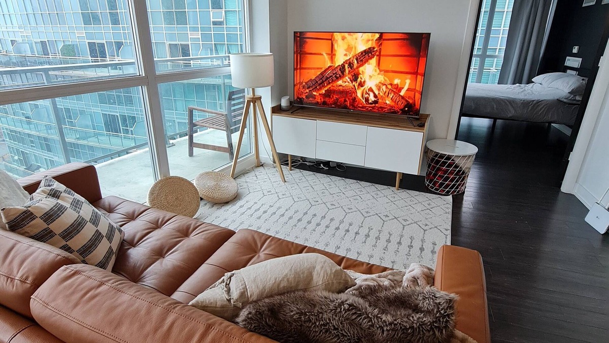 Humber Bay Condo | Stylish retreat in prime location with lakeview