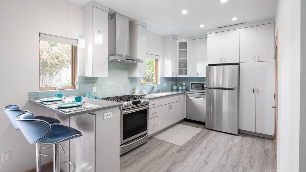 Bixby Knolls Apartment | Stylish Retro Private Studio & Pool Long Bch