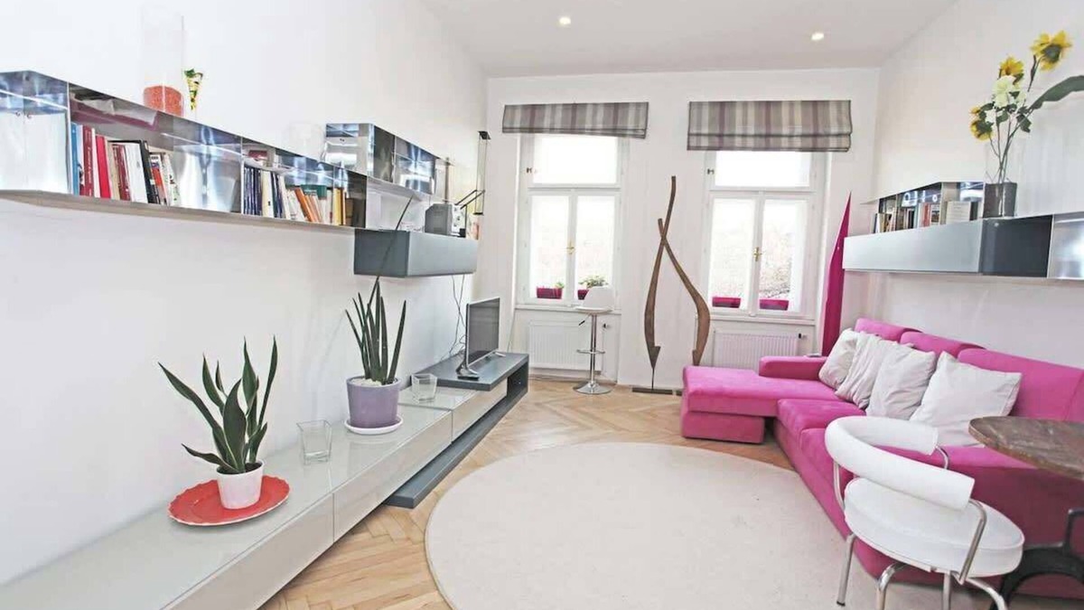 Smichov Apartment | Stylish river-view apartment