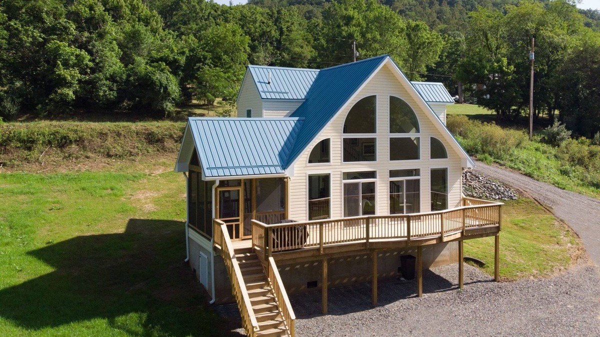 Draper Cabin | Stylish Riverfront Home, Pet Friendly, 2B26 - Blue Heron