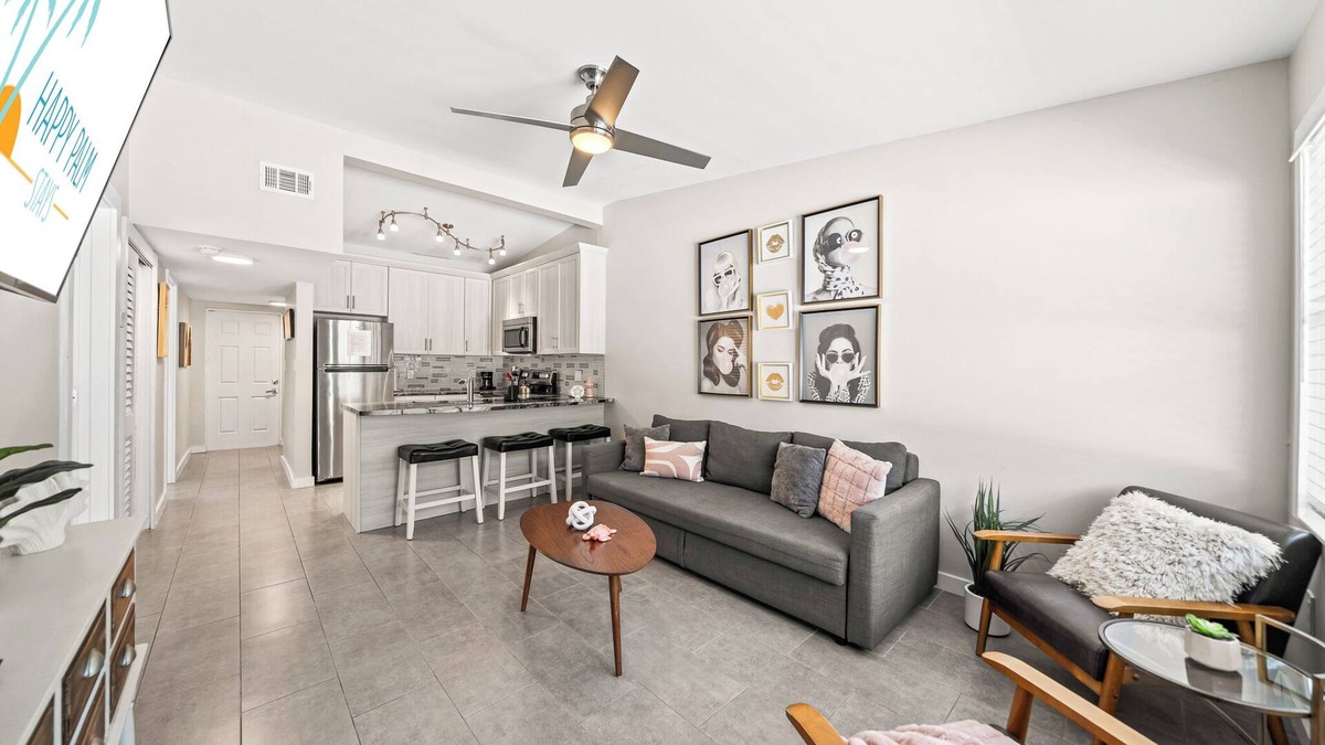 Orlando Beach Condo | Stylish Riverfront Villa W/Private beach access, Fire Pit, & BBQ Grills 🥂🌸