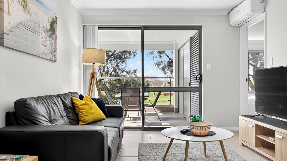 Rockingham Apartment | Stylish Rockingham Getaway 2BR Coastal Apartment