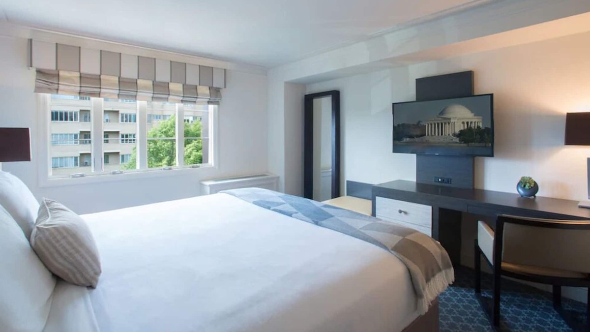 Kalorama Heights Hotel | Stylish Room, Minutes to George Washington University, Pets Are Allowed!