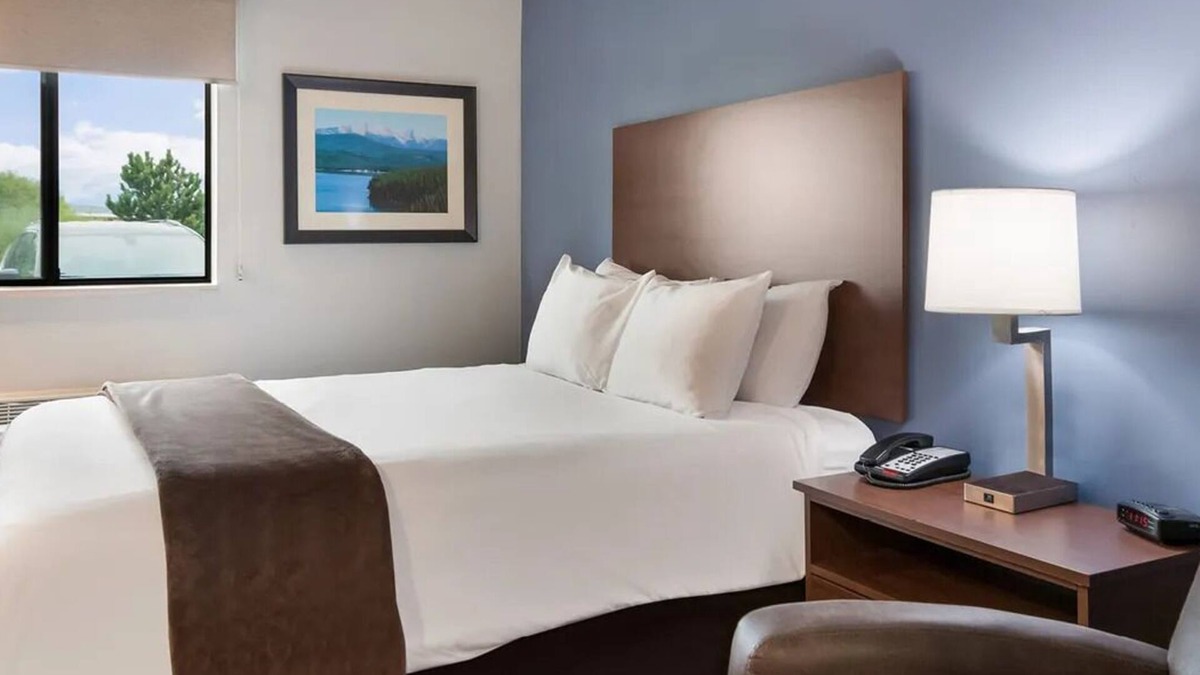 Shakopee Hotel | Stylish Room w/Kitchen Just Minutes from Valleyfair Park!