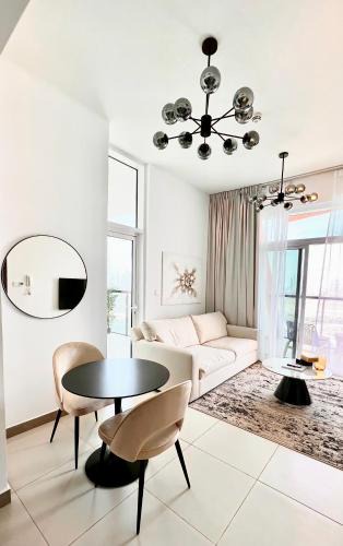 Jadaf Apartment | Stylish & Roomy 1BR in the Heart of the City