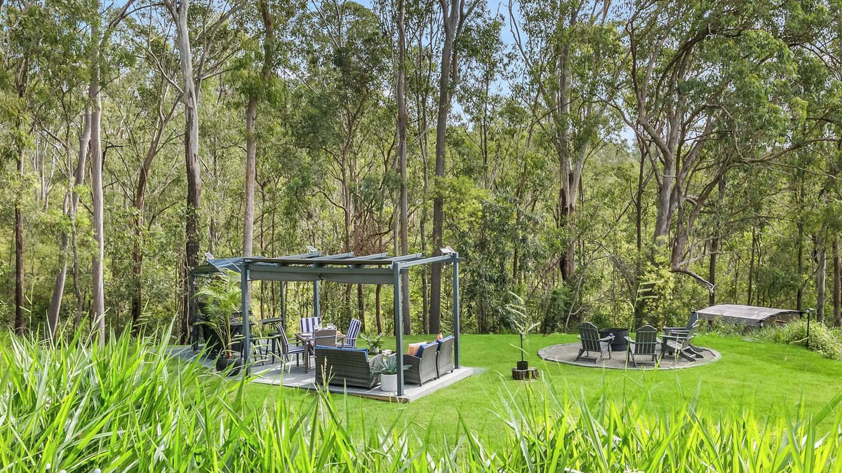 Moorina Villa | Stylish, Scenic Rural Retreat, foothills of Mt Mee in Queenlsand, Australia