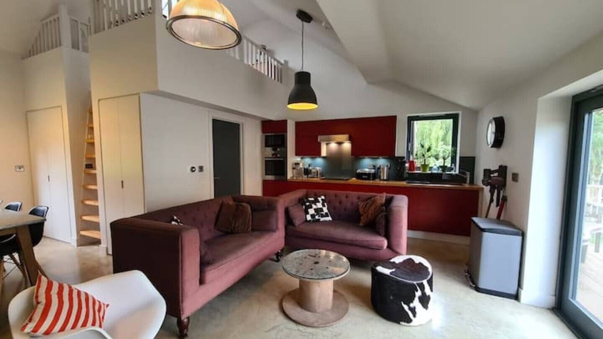 Uckfield Cottage | Stylish Self-contained Converted Stables