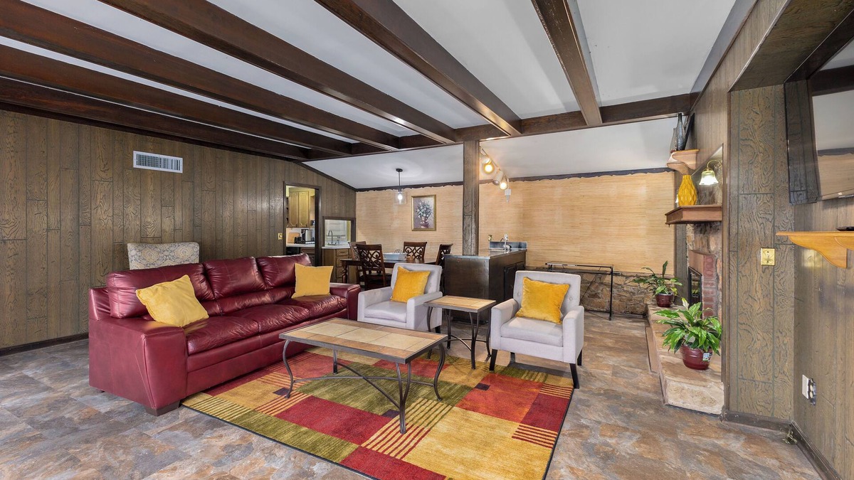 Columbus House | Stylish & Serene Bungalow - 2BR - Fireplace - Backyard