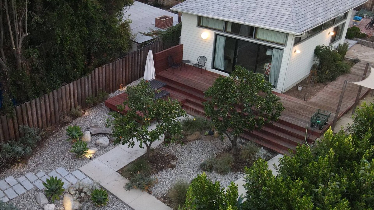Eagle Rock Apartment | Stylish & Serene Eagle Rock Casitan