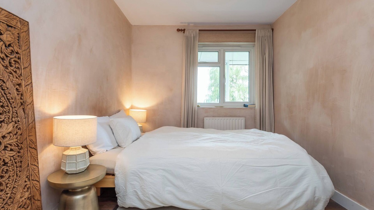 Canbury Apartment | Stylish & Spacious 2-Bed Flat with Parking