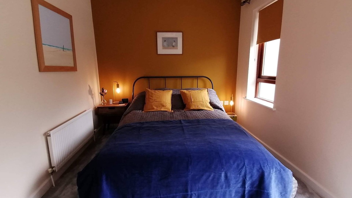 Malahide House | Stylish, spacious, 2 bed Malahide apartment with sea view from bedroom