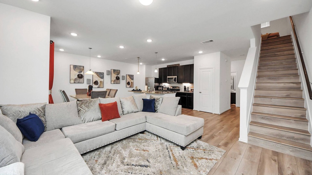 Spring Branch West House | Stylish & Spacious 2BR Gem W/King Suite Sleeps 6