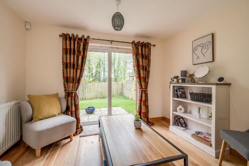 Lisburn House | Stylish & spacious 3 bedroom entire house in Lisburn with parking
