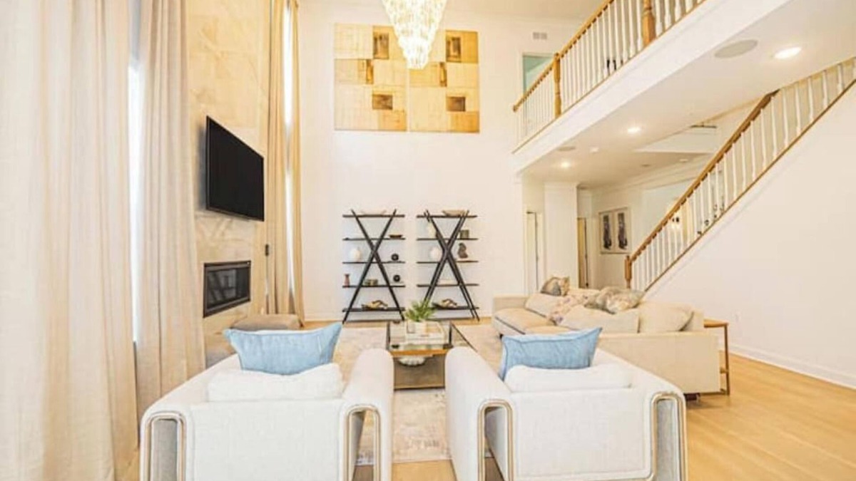 Montpelier House | Stylish & spacious 7BR Glen Dale Home w/Game Room