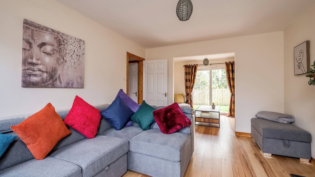 Lisburn House | Stylish & spacious entire 3+1BR house in Lisburn(near Belfast)with parking