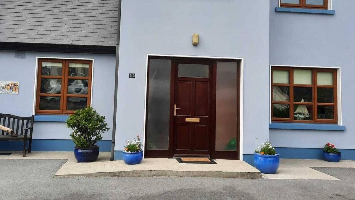 Ennistimon Cottage | Stylish, Spacious, Family friendly, Comfortable Home near Wild Atlantic Way