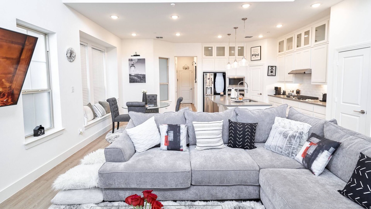 McKinney House | Stylish, Spacious, Modern Townhouse!