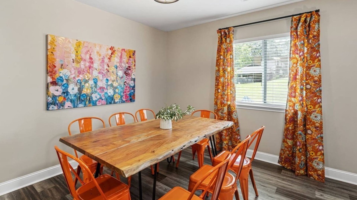Taylors House | Stylish & Spacious New-Build, King Beds, Private Patio + Modern Comforts