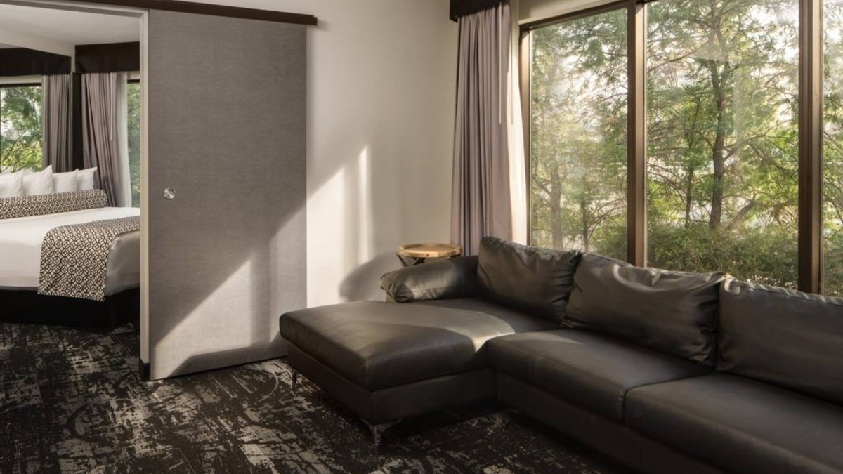 Riverside House | Stylish & Spacious Suite! Centrally Located | Seasonal Outdoor Pool Onsite