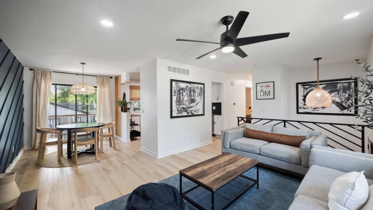 Des Moines House | Stylish Split Foyer - The Sullivan 4 Bedrooms, 2 Bathrooms