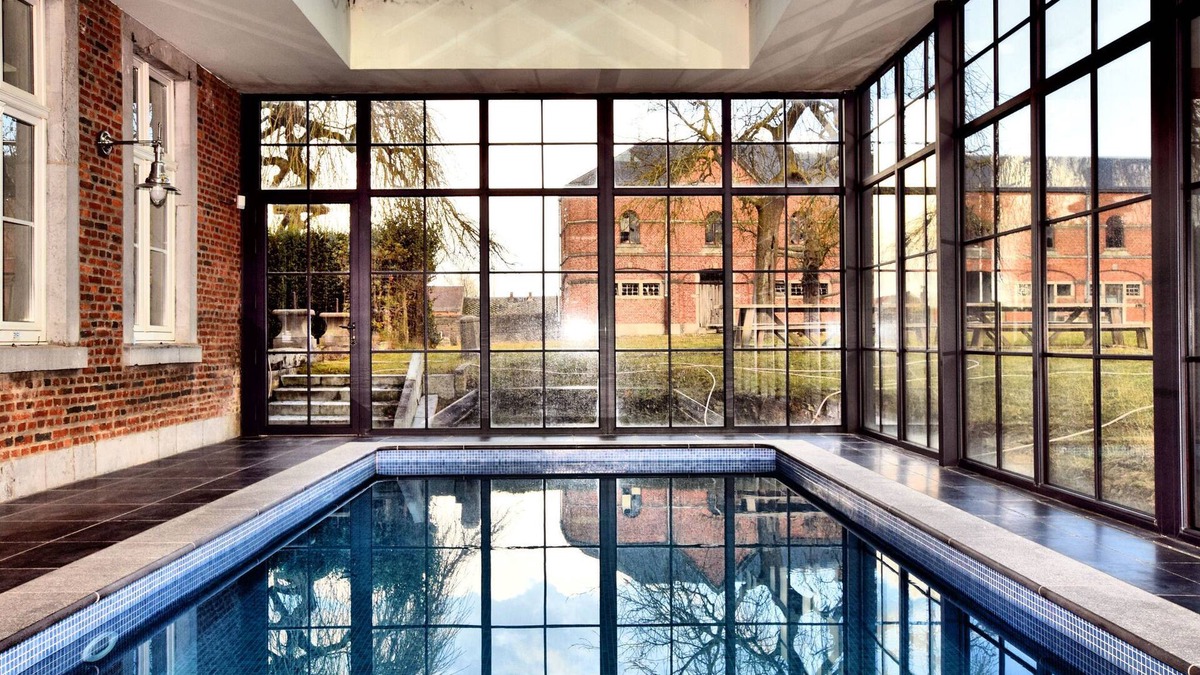 Pont-a-Lesse Villa | Stylish Stay with Sauna