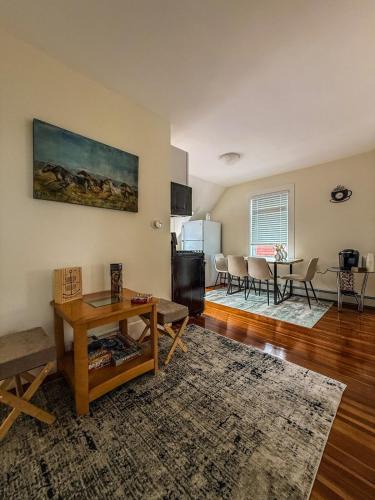 Beverly Apartment | Stylish Stay By Beach And Shops