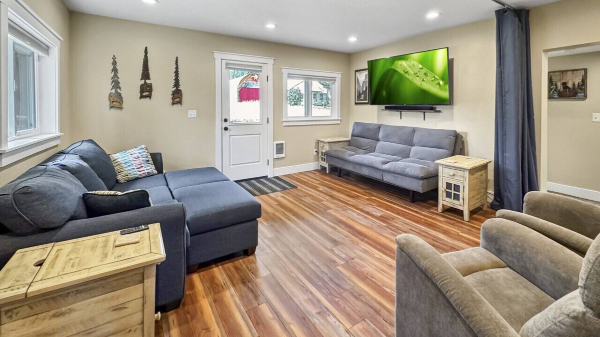 Cascade Apartment | Stylish Stay with Pellet Stove Near Downtown Cascade
