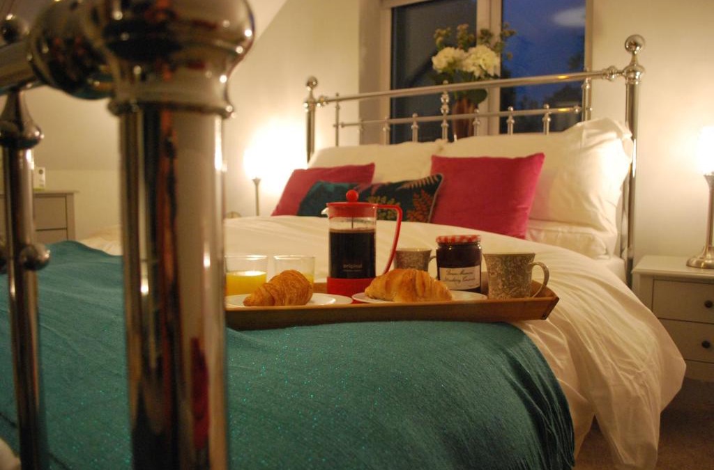 Fleet Apartment | Stylish-Stays Covert Cottage, Fleet Stylish Cottage, Parking, Patio, Dog Friendly, EV