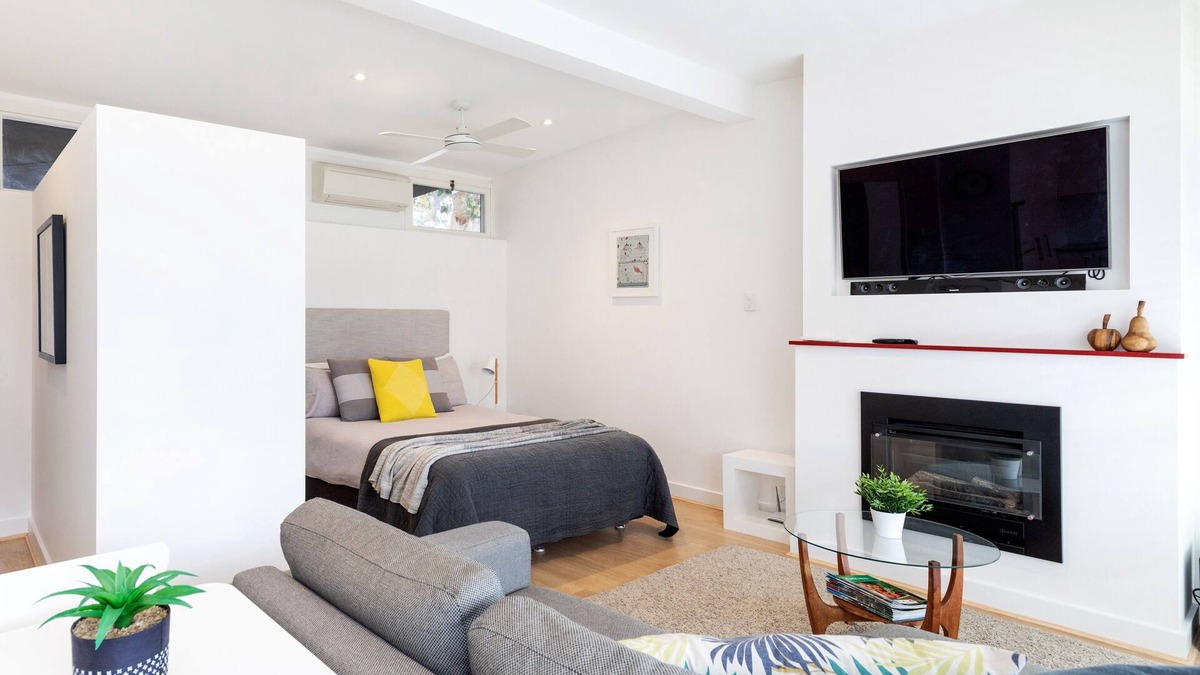 Hazelwood Park Apartment | Stylish Studio Apartment