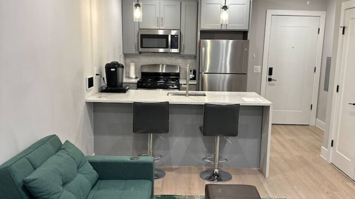 Jersey City Apartment | Stylish Studio Apartment - 7 Min Walk NYC Train