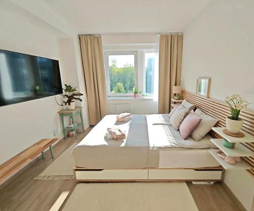 Prague 5 Apartment | Stylish Studio Apartment, Prague Smichov, Parking, Free Gym