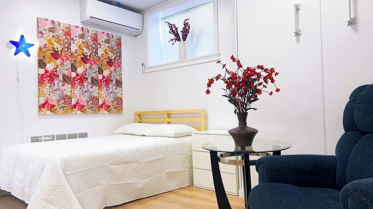 Queens Apartment | Stylish Studio Apartment on Main Street with Courtyard and Free Parking!