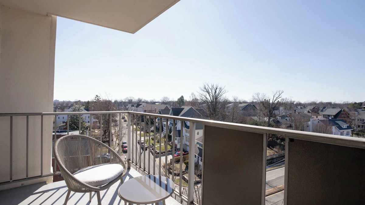 Court House Apartment | Stylish Studio Close to D.C.