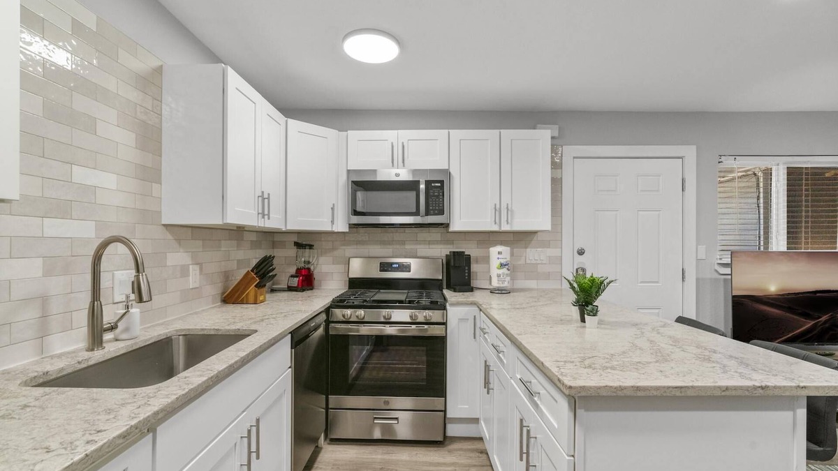 Clarksville Apartment | Stylish Studio Downtown Evonify