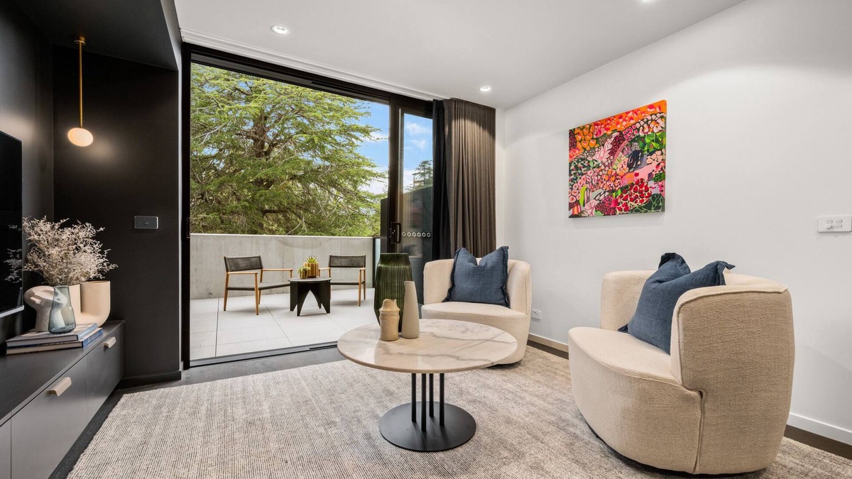 Braddon Apartment | Stylish Studio in Braddon with Communal Area