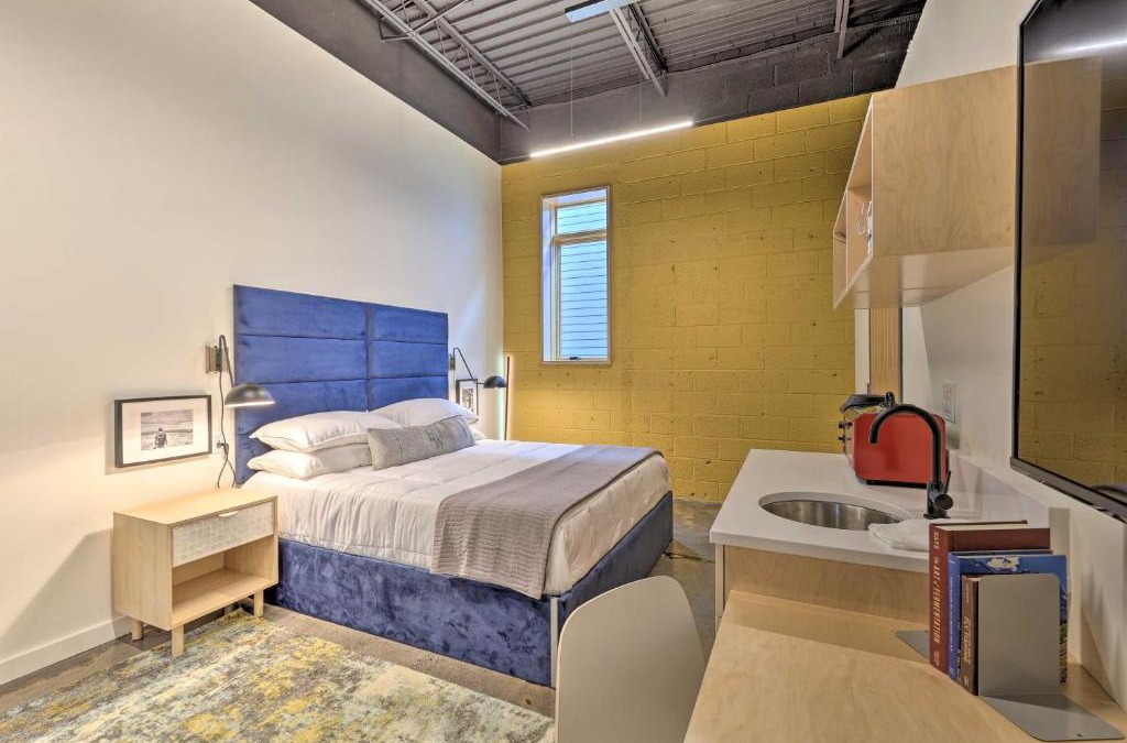 Damascus Apartment | Stylish Studio in Dtwn Damascus Hike and Bike!