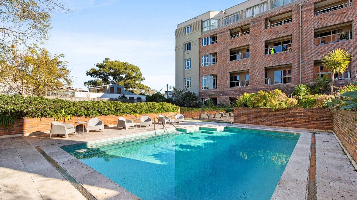Newtown Apartment | Stylish Studio in the Heart of Newtown with Pool