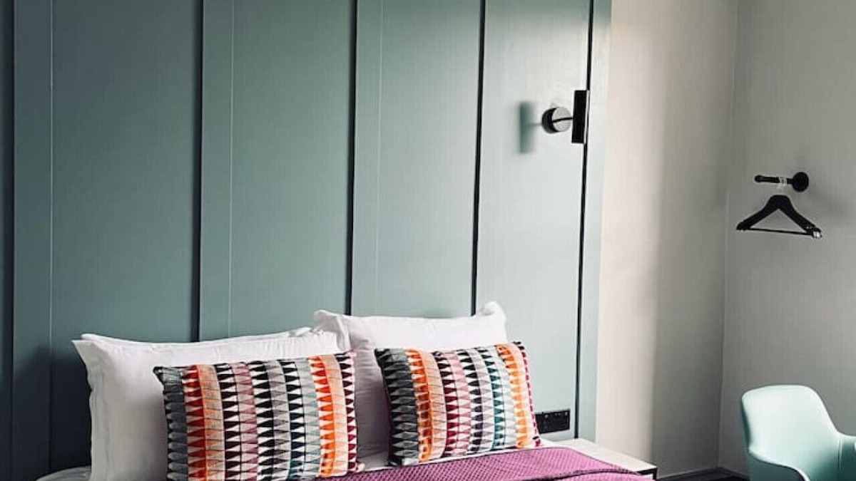 Innerleithen Apartment | Stylish studio king room, en-suite & kitchenette (room 2)
