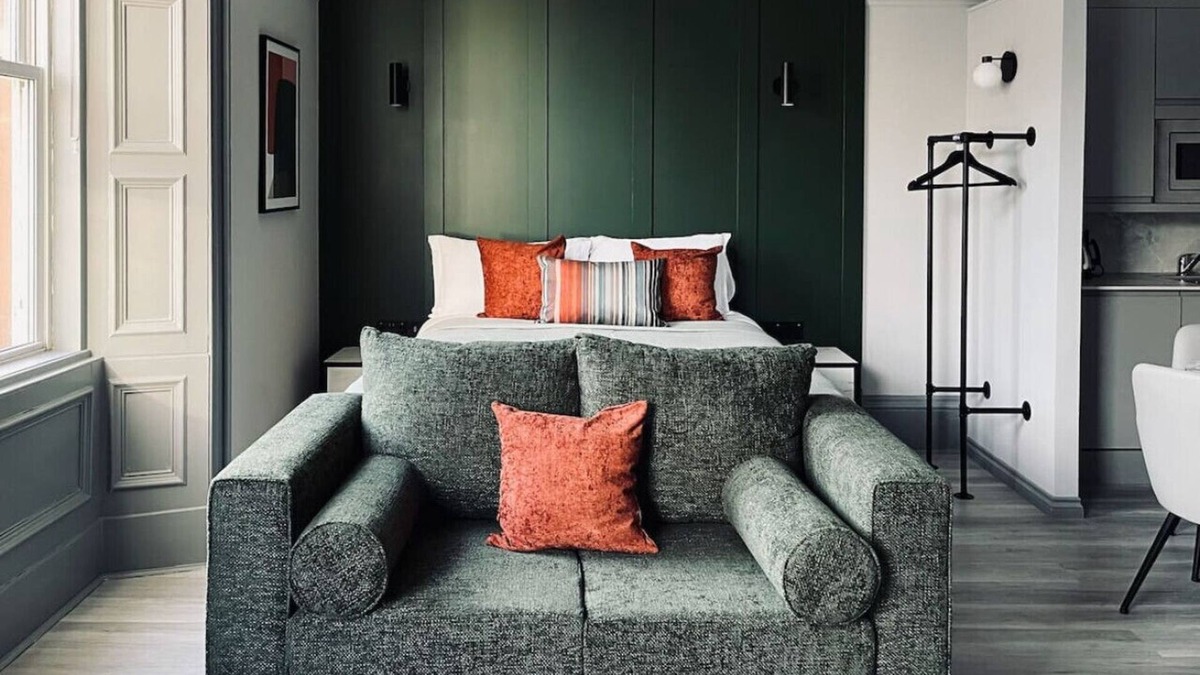 Innerleithen Apartment | Stylish studio-king & twin, en-suite, kitchenette (room 4)