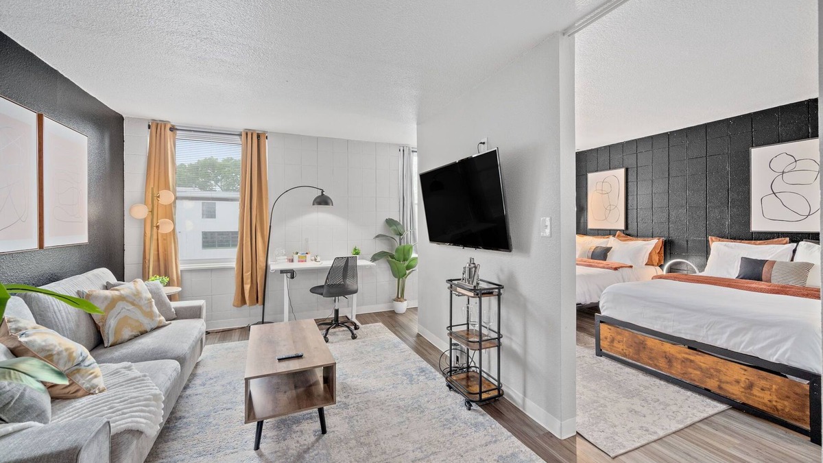 Walnut Hills Apartment | Stylish studio+ Prime Location Cincinnati + workspace + fitness room + smart TVs
