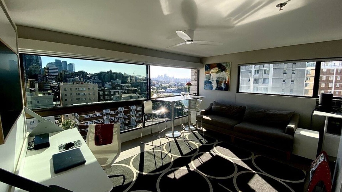 Elizabeth Bay Apartment | Stylish Studio with Harbour & Pool Views