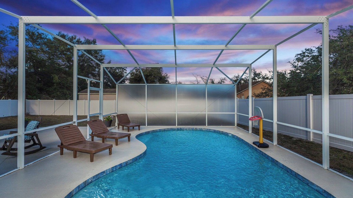 Deltona Lakes House | Stylish Stunning & Cozy Heated Pool Home