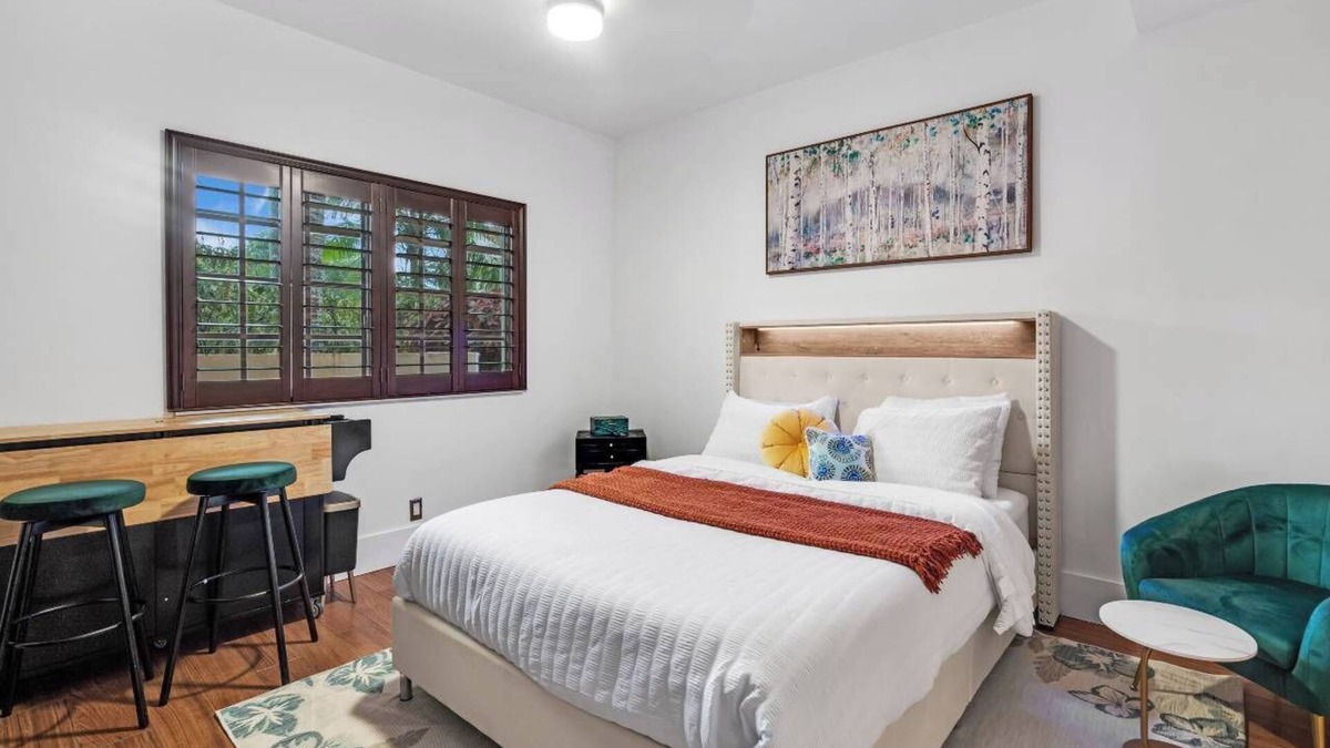 SilverLakes House | Stylish Suite in Pembroke Pines Comfort, Lake View