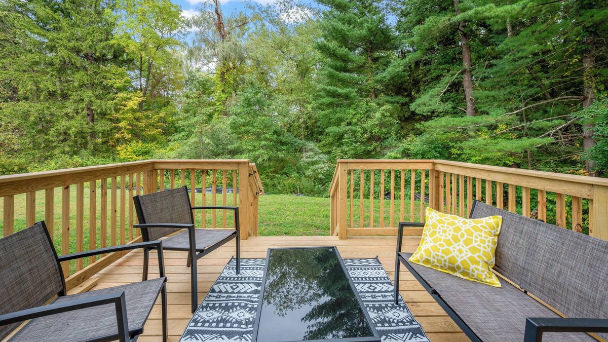Maple Hill House | Stylish Townhome | Perfect for Family Gatherings & Events