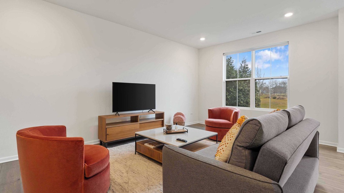 Fox Valley House | Stylish Townhome with Garage on Talbot - Perfect for Long Stays! #42324