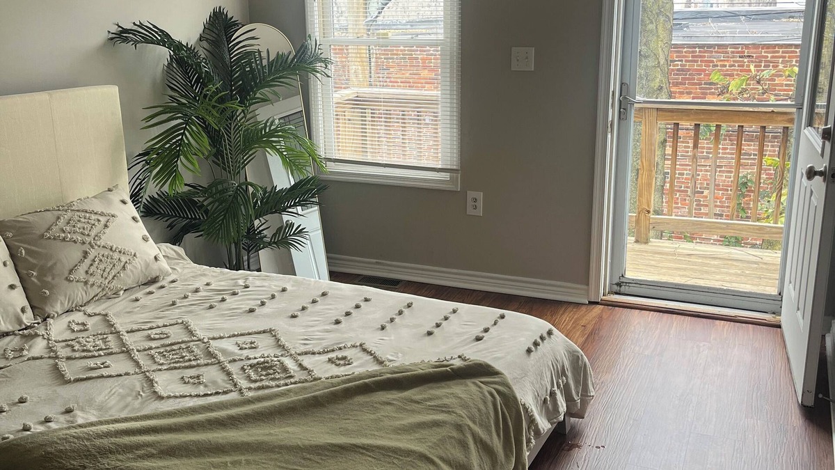 Downtown Baltimore House | Stylish Townhouse by Carrol Park, M&T Bank Stadium