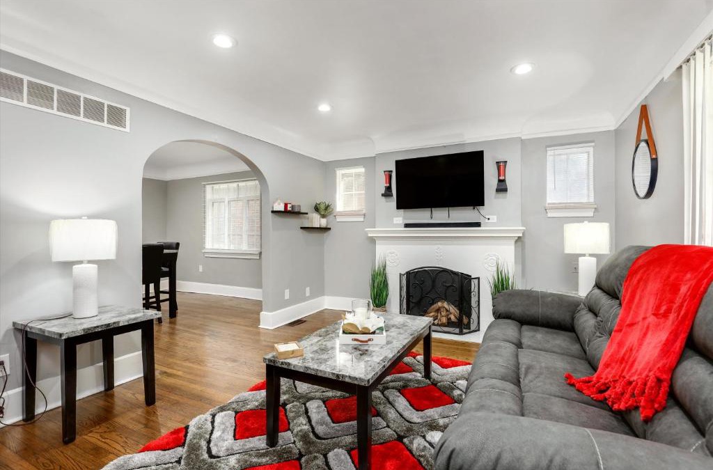 Grosse Pointe Apartment | Stylish, Tranquil & Comfy ~ Queen Beds ~ Pkg